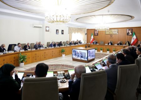 دکتر پزشکیان در جلسه هیئت دولت:  در مذاکره جدی و به دنبال توافق هستیم، اما بحث کنار گذاشتن تأسیسات هسته‌ای ایران قابل قبول نیست