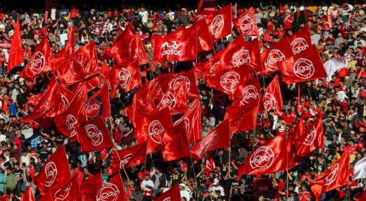 برگزاری جشن قهرمانی تراکتور در ورزشگاه یادگار امام تبریز مدیرعامل باشگاه تراکتور گفت: جشن قهرمانی تراکتور با حضور پیشکسوتان و چهره‌های ملی و استانی در ورزشگاه یادگار امام (ره) برگزار می‌شود.