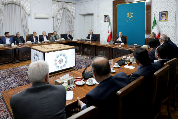 دکتر پزشکیان در نشستی با شهرداران کلان شهرها: شهرداریها برای ارتقای خدمات خود برنامه تهیه کنند تا اختیارات آنها در چارچوب آن افزایش یابد