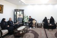 رئیس جمهور با حضور در منزل 2 تن دیگر از شهدای خدمت، با خانواده آنان دیدار و گفت‌وگو کرد.