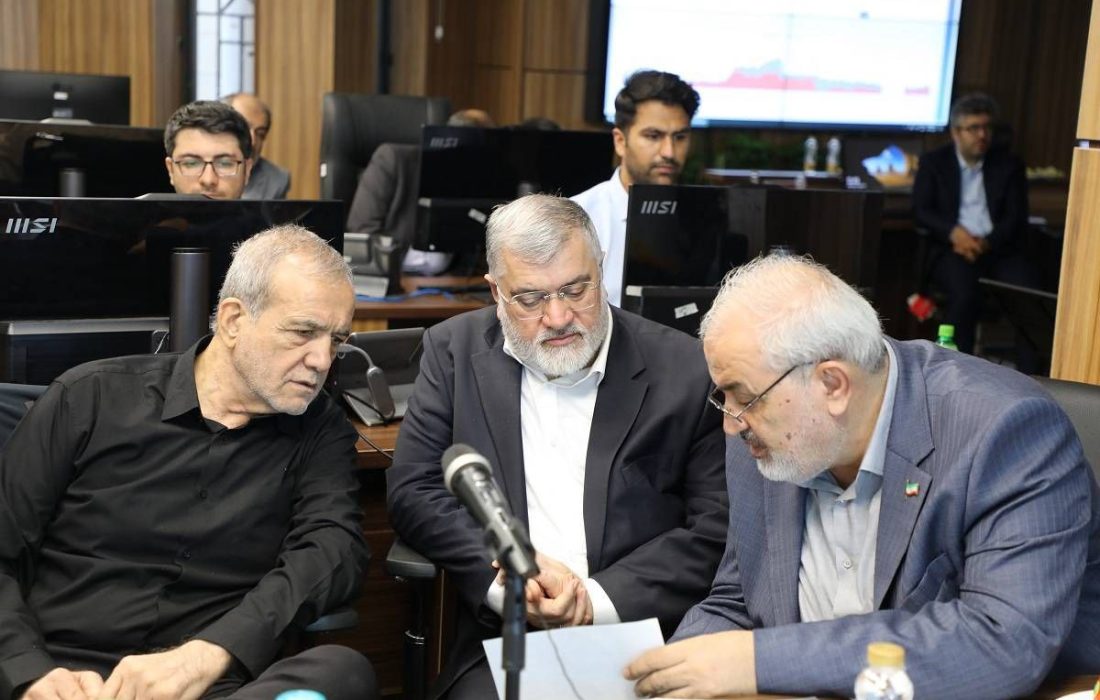 وزیر نیرو در بازدید سر زده رئیسجمهور از وزارت نیرو: پیشرفت ۸۴ درصدی پروژه انتقال آب طالقان به تهران/ میزان تولید برق خورشیدی کشور ۷۱ درصد افزایش یافت