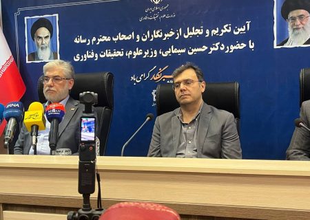 دانشگاه و رسانه باید برای بازگرداندن مرجعیت علم هم‌افزا شوند